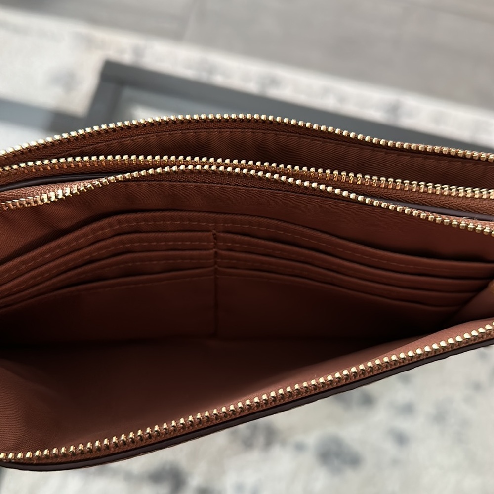 Coach wristlet - Picture 3 of 4
